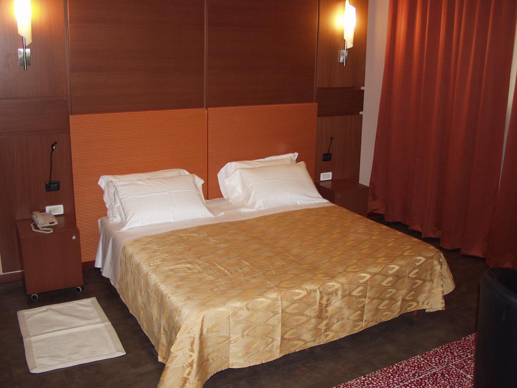 Hotel Mareschi Palace Novara Exterior photo