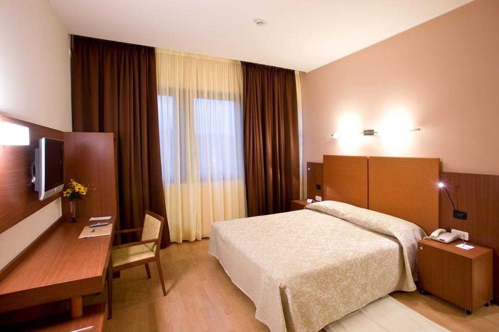 Hotel Mareschi Palace Novara Exterior photo