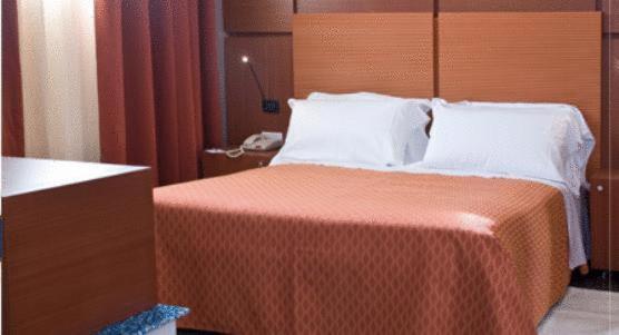 Hotel Mareschi Palace Novara Room photo